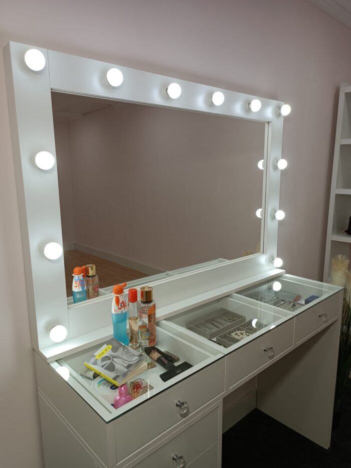 vanity table with mirror