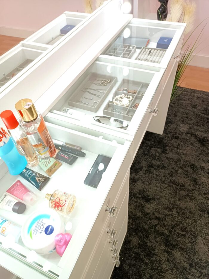 vanity table with mirror