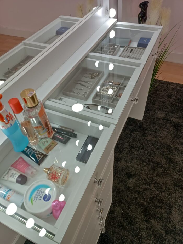 vanity table with mirror