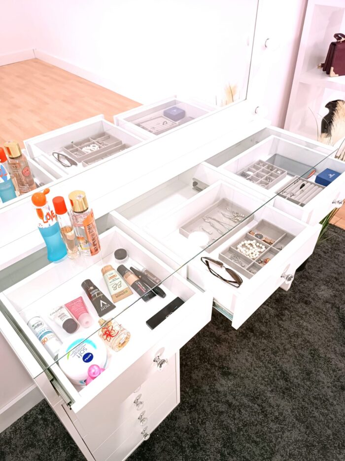 vanity table with mirror