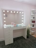 tocador con espejo de maquillaje: estilo y funcionalidad