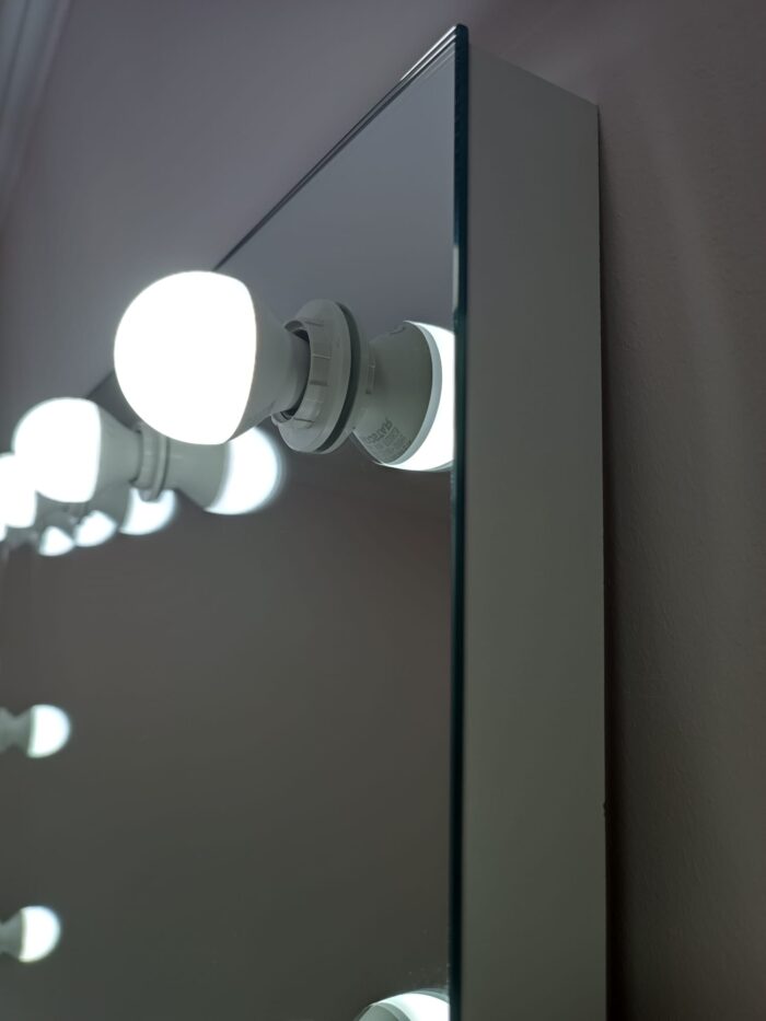 Frameless mirror