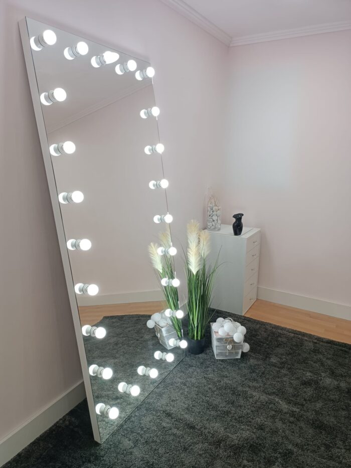 Frameless mirror