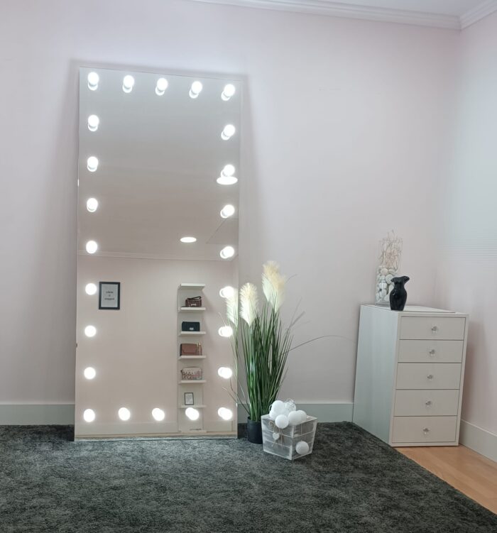 Frameless mirror