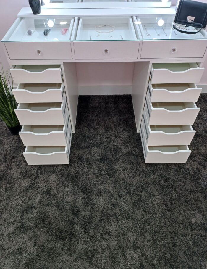 makeup vanity with lights
