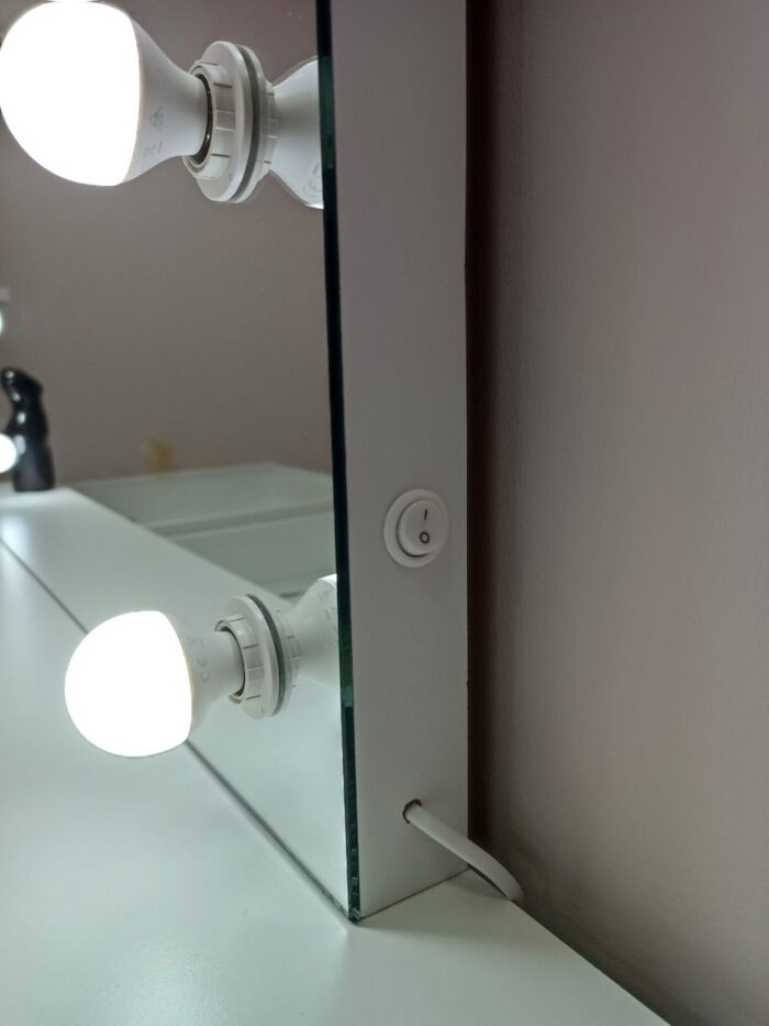 makeup vanity with lights