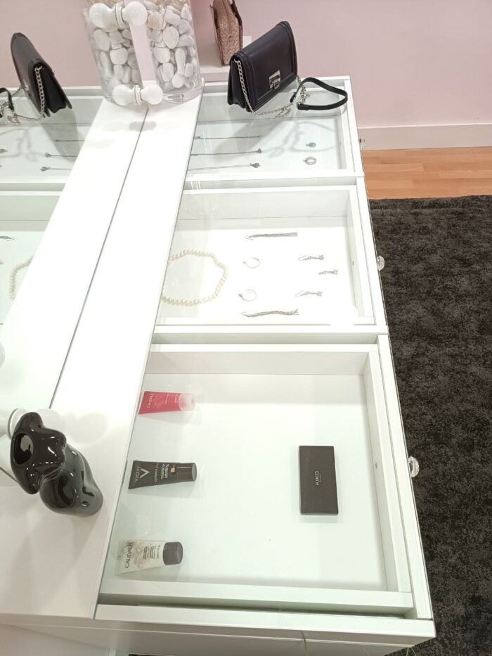 makeup vanity with lights
